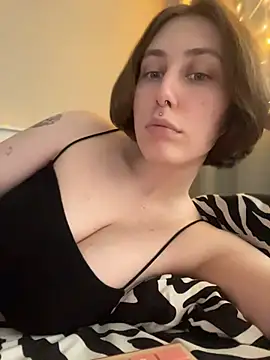 Snapshot of Molli_Luv chatting on 06-14-26, 02:52 Molli Luv online show from 06-14-26, 02:52