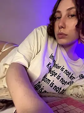 Snapshot of Molli_Luv chatting on 07-09-26, 01:26 Molli Luv online show from 07-09-26, 01:26