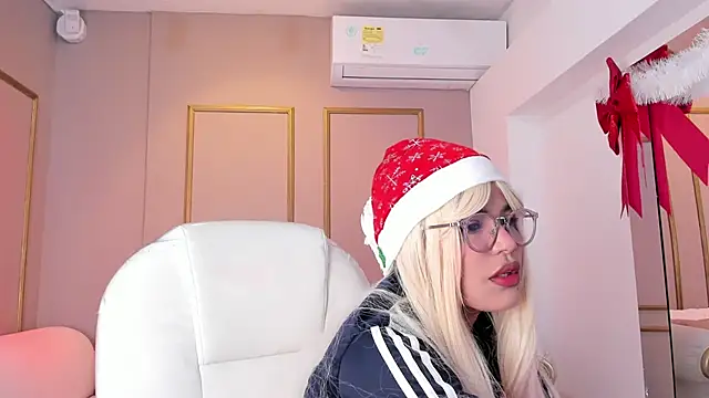 ZoeySnow online show from 12-17-25, 12:11