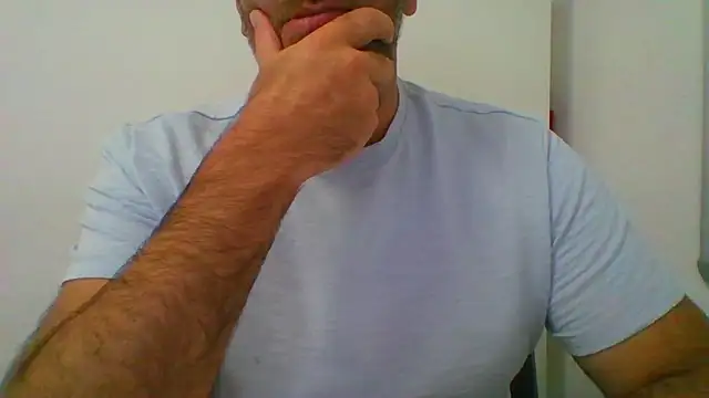 Snapshot of _tuga_man_ chatting on 09-25-25, 01:04  tuga man  online show from 09-25-25, 01:04