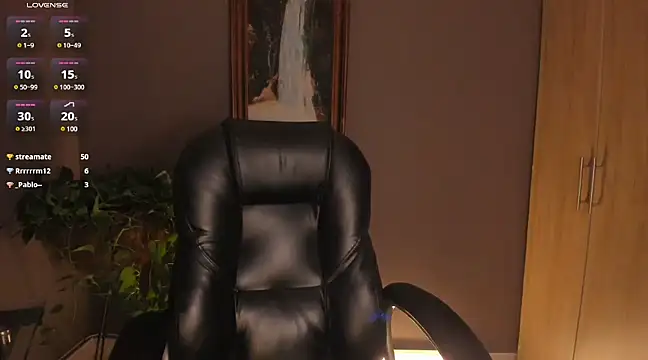 Snapshot of eilynxx chatting on 02-02-25, 03:10 eilynxx online show from 02-02-25, 03:10