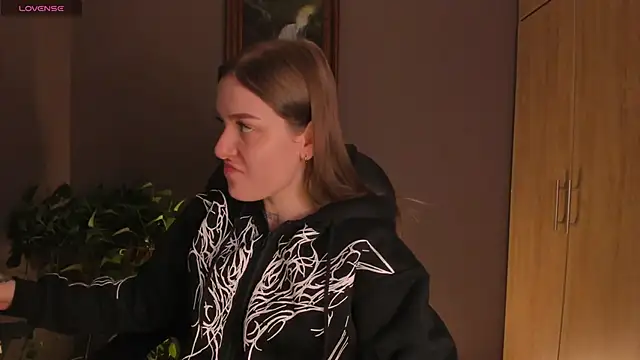 Snapshot of eilynxx chatting on 02-22-25, 03:45 eilynxx online show from 02-22-25, 03:45