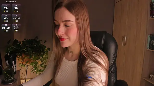 Snapshot of eilynxx chatting on 03-12-25, 11:44 eilynxx online show from 03-12-25, 11:44