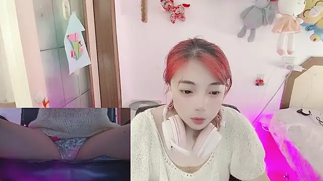 Snapshot of Song_99 chatting on 06-19-26, 04:17 Song 99 online show from 06-19-26, 04:17