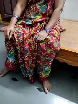 Snapshot of laxmitelugu78 chatting on 02-02-25, 04:00 laxmitelugu78 online show from 02-02-25, 04:00