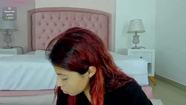 Kendall  Fox online show from 02-10-25, 05:36