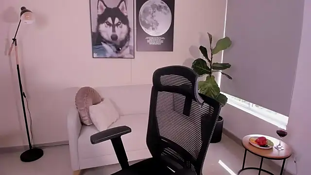 LairaScott online show from 12-14-25, 09:19