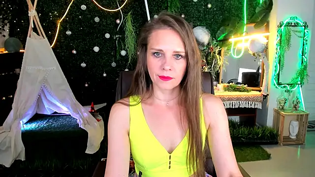 Snapshot of EmiliaBedy chatting on 06-07-26, 09:02 EmiliaBedy online show from 06-07-26, 09:02