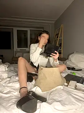 Snapshot of bunnythetailor chatting on 11-03-25, 11:37 bunnythetailor online show from 11-03-25, 11:37