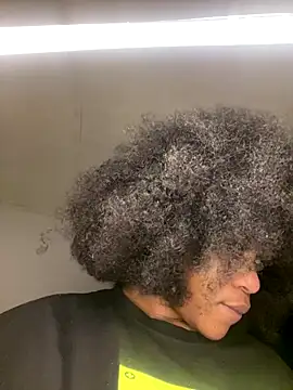 Snapshot of Boneca25 chatting on 10-22-25, 06:07 Boneca25 online show from 10-22-25, 06:07