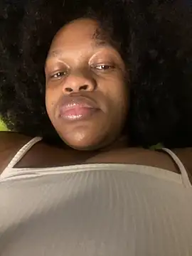 Snapshot of Boneca25 chatting on 11-03-25, 11:04 Boneca25 online show from 11-03-25, 11:04