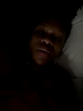 Snapshot of Boneca25 chatting on 11-28-25, 05:32 Boneca25 online show from 11-28-25, 05:32