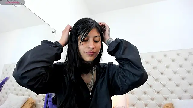 Snapshot of esmeralda06 chatting on 07-06-26, 03:03 esmeralda06 online show from 07-06-26, 03:03