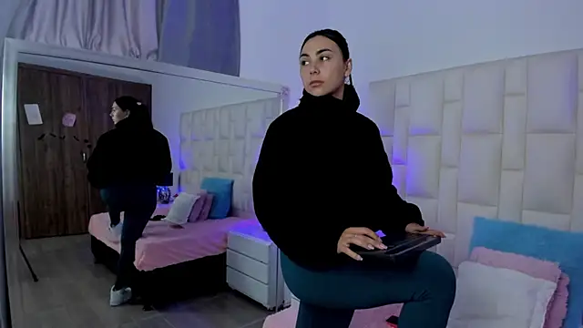 Ariana rouse online show from 11-27-25, 05:59