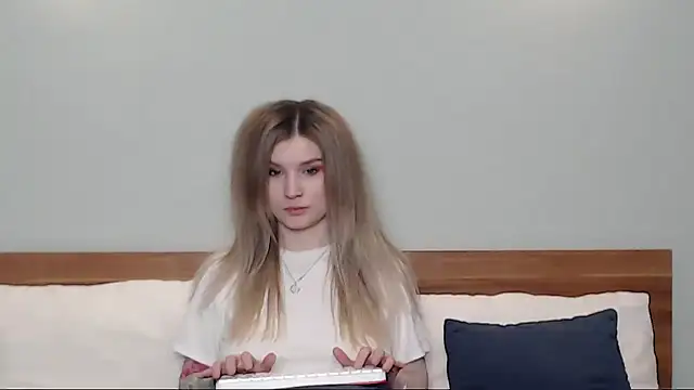 Chloe Addison online show from 01-27-25, 06:19