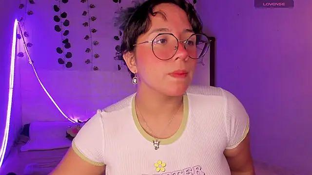 Snapshot of Ludovica6669 chatting on 03-06-25, 10:26 Ludovica6669 online show from 03-06-25, 10:26