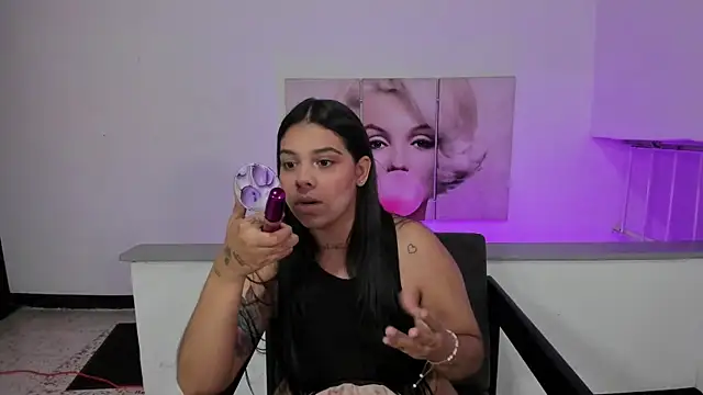 Snapshot of Emily_rivera78 chatting on 09-19-25, 07:54 Emily rivera78 online show from 09-19-25, 07:54