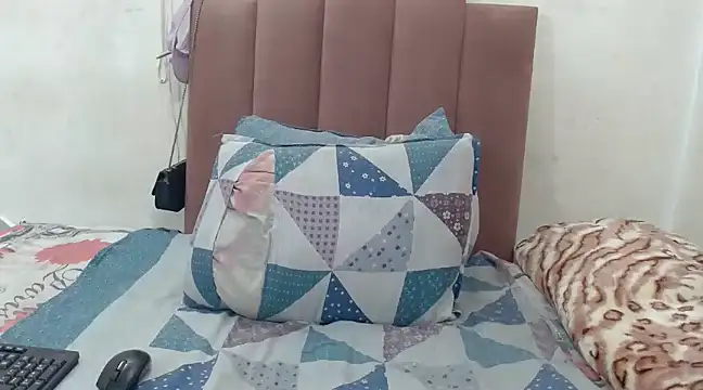 Snapshot of SexyLuna25 chatting on 03-19-25, 05:39 SexyLuna25 online show from 03-19-25, 05:39