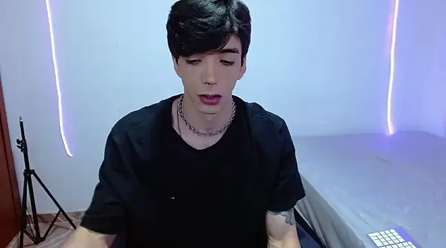 H3ll B0I online show from 03-11-25, 03:26