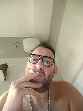 Snapshot of Hardasanut chatting on 10-31-25, 06:14 Hardasanut online show from 10-31-25, 06:14