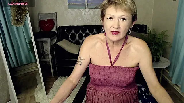 Snapshot of SexyGrandma_ chatting on 10-17-25, 04:20 SexyGrandma  online show from 10-17-25, 04:20