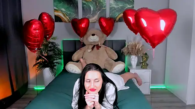 Snapshot of EmiliaBeynard chatting on 02-14-25, 07:33 EmiliaBeynard online show from 02-14-25, 07:33