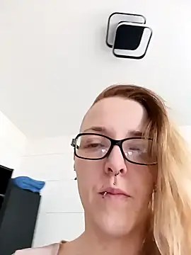 Astrid-Gilbert online show from 02-04-25, 12:44