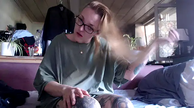 Astrid-Gilbert online show from 03-05-25, 11:28