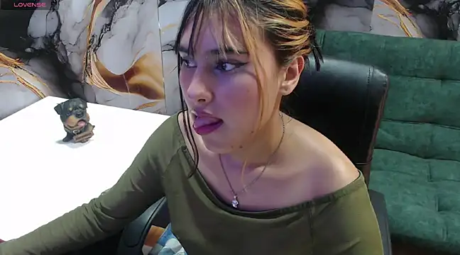 Snapshot of emily_fox_3 chatting on 02-10-25, 06:03 emily fox 3 online show from 02-10-25, 06:03