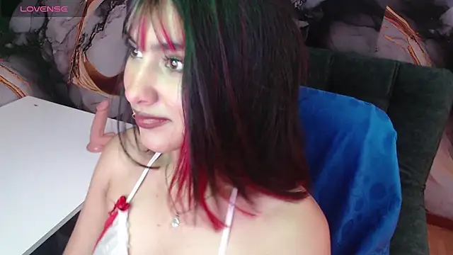 Snapshot of emily_fox_3 chatting on 03-13-25, 02:44 emily fox 3 online show from 03-13-25, 02:44