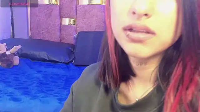 Snapshot of emily_fox_3 chatting on 03-21-25, 12:18 emily fox 3 online show from 03-21-25, 12:18