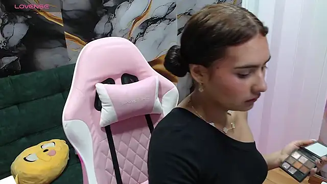 Snapshot of emily_fox_3 chatting on 09-20-25, 03:51 emily fox 3 online show from 09-20-25, 03:51