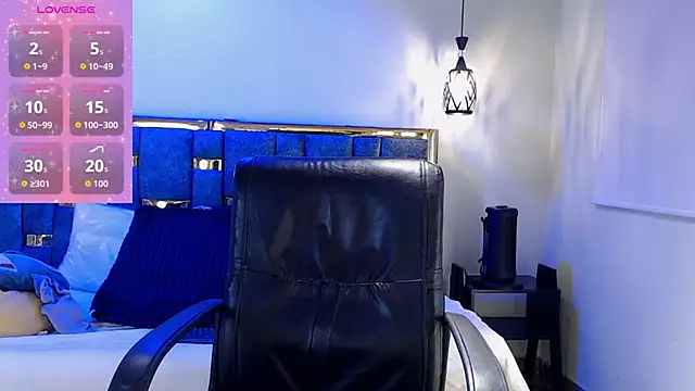 Snapshot of emily_fox_3 chatting on 09-27-25, 03:33 emily fox 3 online show from 09-27-25, 03:33