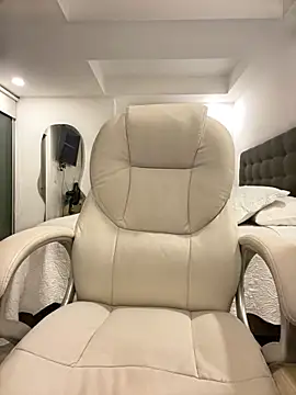 Snapshot of sofiaxox chatting on 02-25-26, 11:47 sofiaxox online show from 02-25-26, 11:47