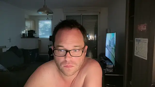 Snapshot of Funnyjul31 chatting on 05-07-26, 05:18 Funnyjul31 online show from 05-07-26, 05:18
