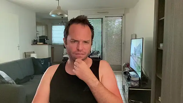 Snapshot of Funnyjul31 chatting on 05-17-26, 02:24 Funnyjul31 online show from 05-17-26, 02:24