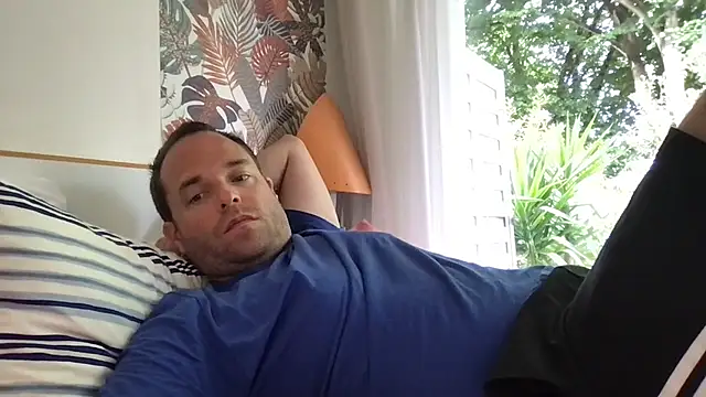 Snapshot of Funnyjul31 chatting on 06-01-26, 03:47 Funnyjul31 online show from 06-01-26, 03:47
