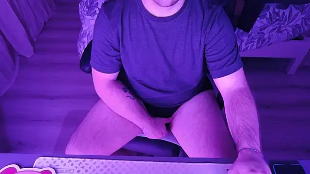 Snapshot of alexx0904 chatting on 11-08-25, 05:45 alexx0904 online show from 11-08-25, 05:45