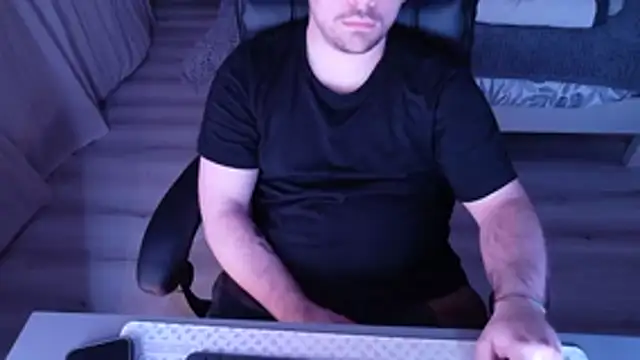 Snapshot of alexx0904 chatting on 04-03-26, 07:45 alexx0904 online show from 04-03-26, 07:45