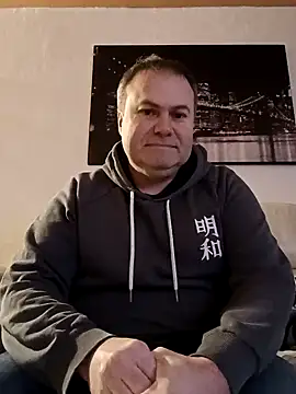 Snapshot of Pourleplasirs chatting on 02-09-25, 10:32 Pourleplasirs online show from 02-09-25, 10:32