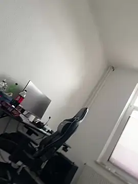 Snapshot of Mo_2003 chatting on 02-11-25, 10:15 Mo 2003 online show from 02-11-25, 10:15