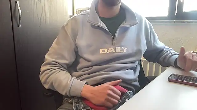 Snapshot of bullyboyy chatting on 01-27-25, 09:02 bullyboyy online show from 01-27-25, 09:02