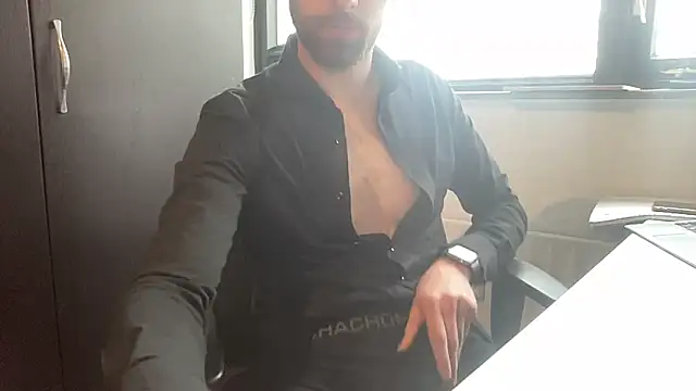 Snapshot of bullyboyy chatting on 02-24-25, 01:21 bullyboyy online show from 02-24-25, 01:21