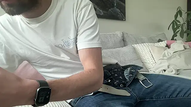 Snapshot of bullyboyy chatting on 10-05-25, 10:24 bullyboyy online show from 10-05-25, 10:24