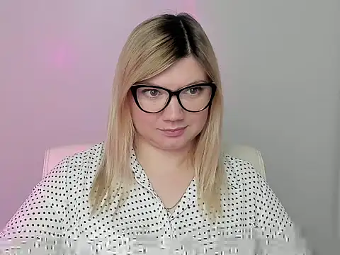 Lola moree online show from 10-13-25, 11:43