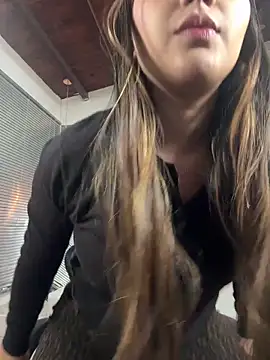 Snapshot of Hadley_ chatting on 02-25-26, 03:38 Hadley online show from 02-25-26, 03:38