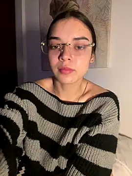 Snapshot of eileensophi chatting on 10-15-25, 04:01 eileensophi online show from 10-15-25, 04:01