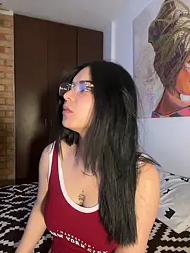 Snapshot of eileensophi chatting on 10-18-25, 05:32 eileensophi online show from 10-18-25, 05:32