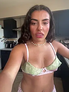cute carly  online show from 06-25-26, 09:47