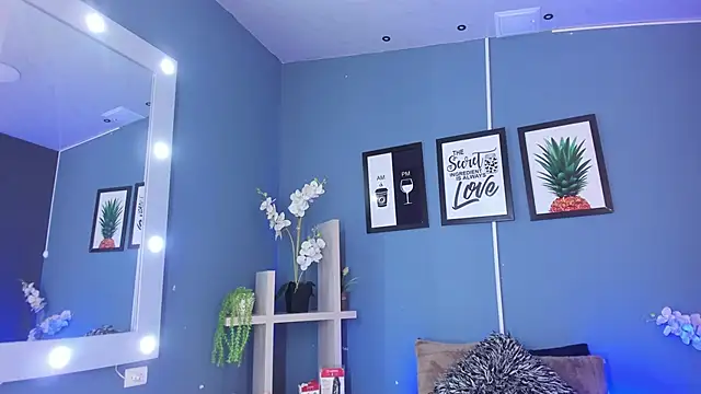 CandyLuxury   online show from 04-10-26, 11:59